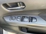 パワーウィンドウ装備です。運転席はオートになっているので、ワンタッチ開閉することが出来ます。