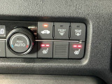 【シートヒーター】雨の日や冷えた車内でも、シートの座面をやさしく温め快適な運転をサポート。