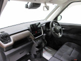 ダイハツのお店では、ダイハツ車を知り尽くしたプロフェッショナルが、専用の診断機器を使って各システムを点検しております。