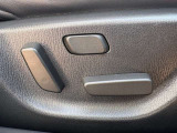 運転席は10Wayの電動シートになっています。ドライバーの体格に合わせたドライビングポジションを設定出来ます。また、2人分のポジションをメモリー出来るのでいつでも自分のポジションに戻せます♪