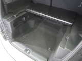 ◆荷室用ユーティリティボード◆荷室を分割して有効活用でき反転させれば濡れたアイテムを載せれます。