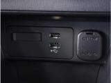 【USB接続】USB接続も可能です。スマートフォンと連動して音楽も再生可能です。