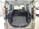 【シートアレンジ】人をお乗せの際は座席として、荷物を載せる際は荷室として、用途に合わせて切り替えができます。シーンに合わせて、お使いください♪