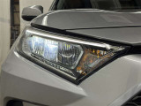 LEDヘッドライトです。デザイン性がよくとても明るいので、夜間の走行や悪天候でも安心です。しかも長寿命!