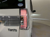 LEDテールライトです。省電力、高輝度のLEDは明るく照らすので夜間運転時の視認性を高めます。スタイリッシュな見た目で細かいところもこだわりたいあなたに!