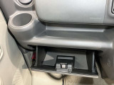 【グローブボックス】容器がせり出してくるバケットタイプ!一目で中身を把握でき、取り出しやすさにも優れます!