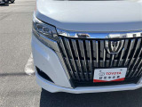 LEDヘッドライトです。デザイン性がよくとても明るいので、夜間の走行や悪天候でも安心です。しかも長寿命!