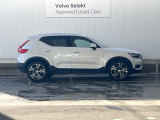 当店の認定中古車(VOLVO APPROVED CAR)はメーカー基準の車齢・走行に応じた内外装・機関の176項目もの項目に厳密な点検を実施。すべての基準を満たした自信を持ってお届けする中古車です。
