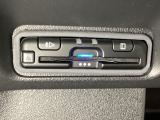 ハンドルの左下にETCがついています。高速道路の料金所の通過も楽々です。 カードの取り出しもしやすい場所についています。