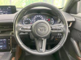 インテリアに合わせたデザインのステアリングは、運転される方のことも考え、運転しやすい形状、大きさです。是非一度、実際に触ってお確かめください。