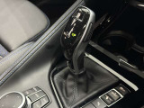8速ステップトロニック付AT I-driveコントローラーでモニター部分を操作します。直感的に使用することが可能です。