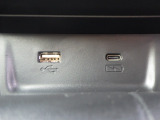 便利な充電用USBジャックも付いています。