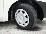 トヨタ純正15インチ、スチールホイール装備です。