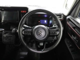 各操作スイッチなどもハンドルから手を放すことなく操作可能で安全運転に支援いたします!