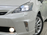 【LEDヘッドライト】悪天候や夜間走行時も良好な視界を確保し安心して運転できる高輝度LEDヘッドライトを装備!点灯速度が早く、消費電力も抑えられています。