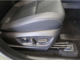 パワーシート搭載。微妙な調整が手軽にでき、ピッタリのポジションで運転することが可能です。
