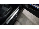 メルセデスジャパンが定めるサーティファイドカー(認定中古車)として登録を致しますので、納車時にはタイヤやバッテリー等も規定以下の数値であれば、整備代金を頂かず、無償で交換となります。ご安心下さい。