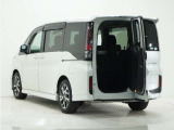 お子様わくわく♪わくわくゲート。後ろが狭くても荷物をサッと積込みできます!。タテにもヨコにも開くドアはサードシートへのアクセスもスムーズ!