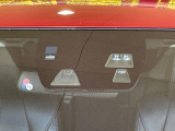 【i-ACTIVESENSE】走行中に前方の車両等を認識し、衝突しそうな時は警報とブレーキで衝突回避と被害軽減をアシスト。より安全にドライブをお楽しみいただけます。