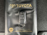 キーを取り出さずにドアを施錠&解錠。クルマの始動も可能です。