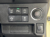 【車線逸脱警報機能】ブザー音とメーター表示で車線からのはみ出しを警報します。元の車線に戻す機能ではないため、警報後はご自身でステアリングを操作して下さい。
