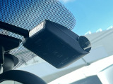 前方の映像を高画質で記録し、事故やあおり運転など万が一の際の状況確認に役立ちます。車両との高い適合性と純正ならではの安心品質で、毎日のドライブをしっかりサポートします!