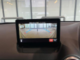 バックカメラも完備。車庫入れ時に安心です。