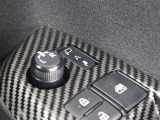 ドアの施錠・解錠に連動してドアミラーが自動で格納・復帰するオート格納機能を搭載しています。
