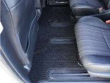 【フロアマット】フロアマットもキレイな状態となっております。ご納車前にも徹底的に洗浄・掃除した後ご納車させていただきます。お近くのホンダカーズ総社までお越しください。
