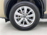 純正アルミホイールが車の雰囲気を引き立てますね!