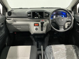 【インパネ】運転のしやすさを最優先に設計された見晴らしの良いフロントビュー。車両間隔が掴みやすく狭い道でも安心♪「安全」と「品質」を最優先に、安心してお乗りいただけるクルマを提供いたします。