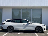 オリジナル・サービスもついたBMW自動車保険も取り扱っております。BMW自動車保険にご加入いただくと、万一のトラブルを24時間365日サポートするエマージェンシー・サービスの〈プレミアム〉をご利用いただけます。