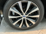 足元が引き立つアルミホイールです。車全体のイメージがアップします。