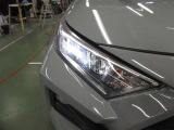 精悍な3灯式LEDランプ+LEDクリアランスランプ+LEDデイライト(オートレベリング機能付)