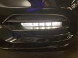 【フォグライト】霧などの悪天候時、自車の位置を示すとともに前方や路肩が見えずらい時、近い位置をワイドに照らしてくれます。