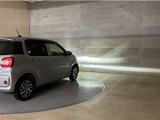 LEDヘッドランプです。十分な明るさを保ちつつも消費電力が少なく、バルブ寿命も長いのが特徴です。瞬時にMAXの光量を発揮するのもLEDならではです。