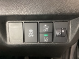 ハンドルの右側にはヘットライトリベライザーとHondaセンシング用のメインスイッチがついています。ヘッドライトリベライザーは道路状況や積荷の加重に応じてライトの高さを調節できます。