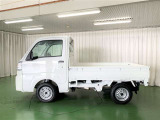 4WDシステムを搭載。オフロードや雪道などの滑りやすい路面でも安心して走行できます。