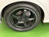 他社製アルミホイールです。足元が引き立つので、車全体のイメージがアップしますよ!