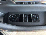 パワーウィンドウやドアミラーのスイッチ等は運転席右側へ集中してます