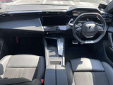 運転中の視線移動を抑えるレイアウトの「iCockpit」。