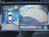 ナビ画面にアラウンドビュ-モニタ-の映像を映し出しています。  狭い場所での車庫入れをサポ-トしてくれる便利アイテムです。
