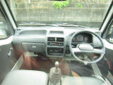 視界が広く、運転しやすい室内です!