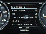 こちらの車輛は【衝突軽減・緊急ブレーキ】を備えており、セーフティドライブをサポート。衝突の危険を感知しドライバーへ警告をおこない、応じられない場合には自動的に緊急ブレーキが作動します。