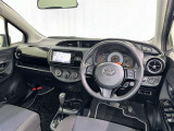 運転席まわりです。 各操作スイッチは使いやすい位置に配置されてます。
