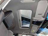 爽やかな風と光が差し込む開放的な車内で、至福のドライブを心ゆくまで。
