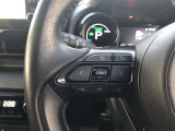 【ステアリングスイッチ】左です。ステアリングから手を離さず、運転に集中したまま手元でマルチインフォメーションディスプレイの操作などができます。