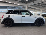 全てのMINIに全国のMINI正規ディーラーでご利用いただける保証をお付けしてご納車させていただいております(一部特殊車両を除く)。