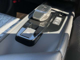 サイドブレーキはスイッチレバーひとつでスマートに☆