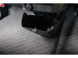 運転席と助手席の間にセンターロアボックスがあります!